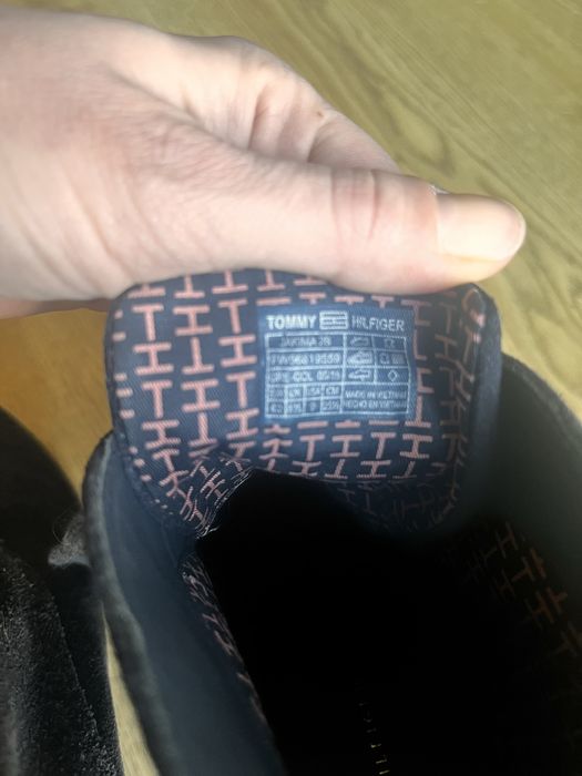 Botki Tommy Hilfiger granatowe sznurowane 40