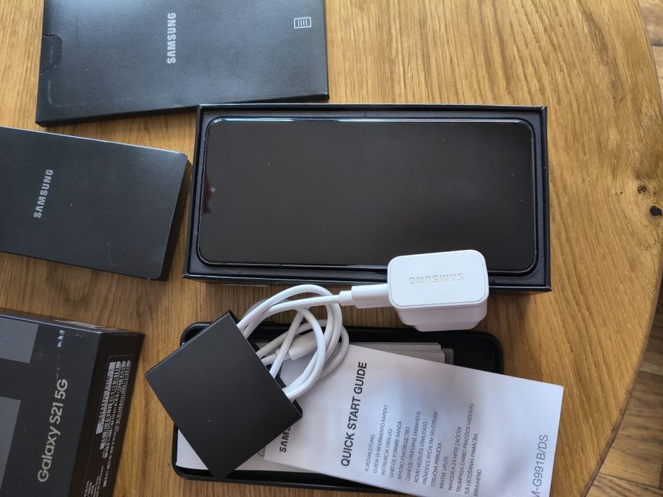 Smartfon Samsung Galaxy S21 5 G  LTE 8GB , 128 GB