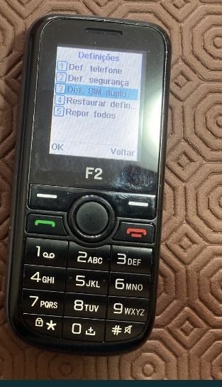 Telemóvel teclas dual sim oferta carregador e capa