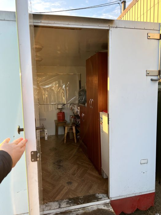 Терміново Торговий причіп . Трейлер . Маф. РТ 1/03