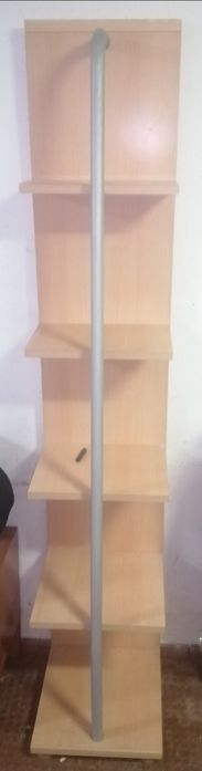 Móvel com prateleira