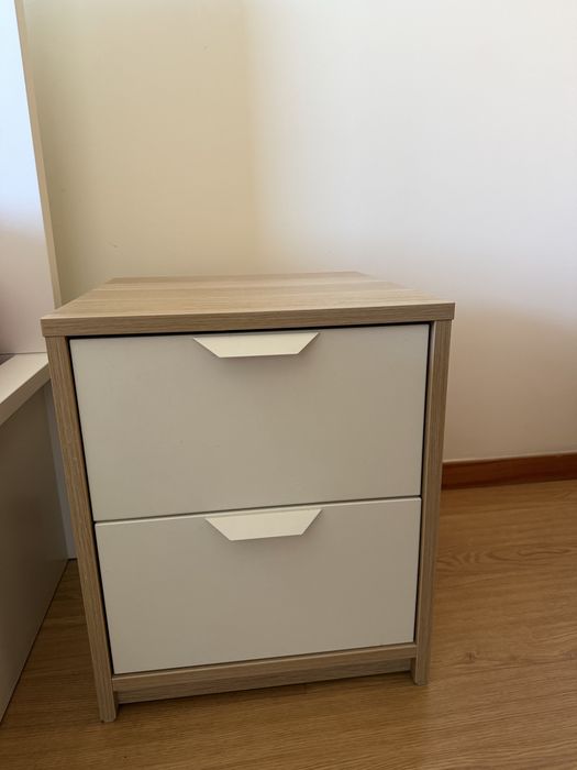 Mesinhas cabeceira Ikea