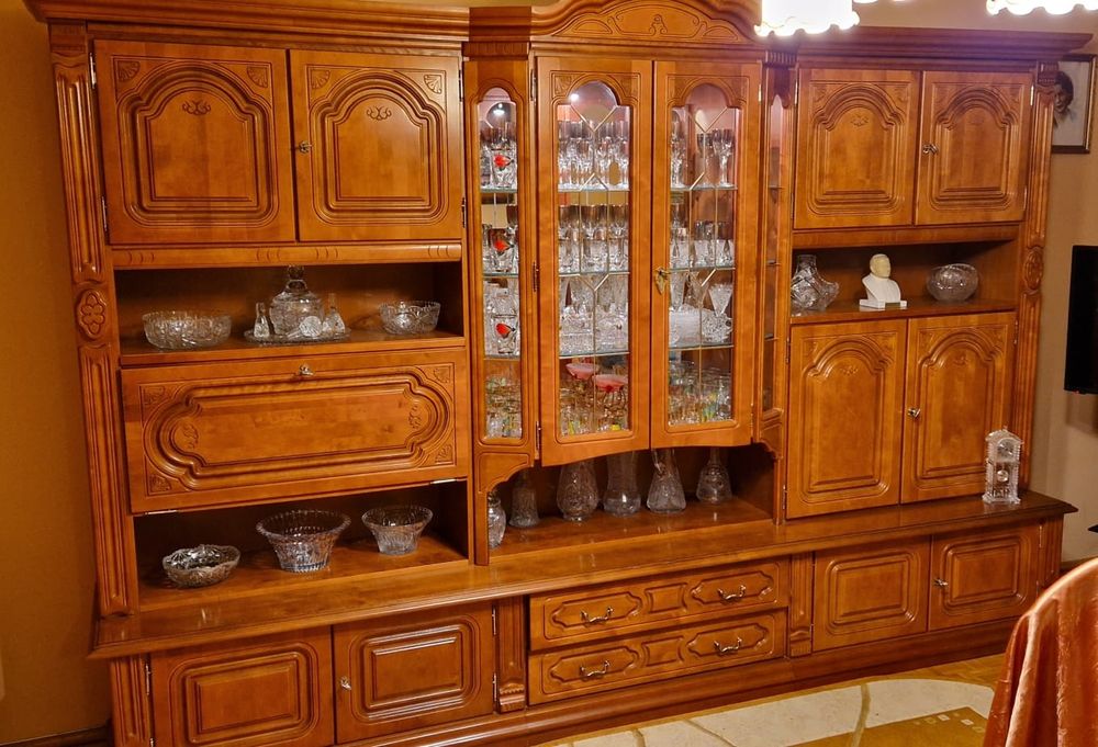 Kredens - witryna - naturalne drzewo. Bydgoskie fabryki mebli.