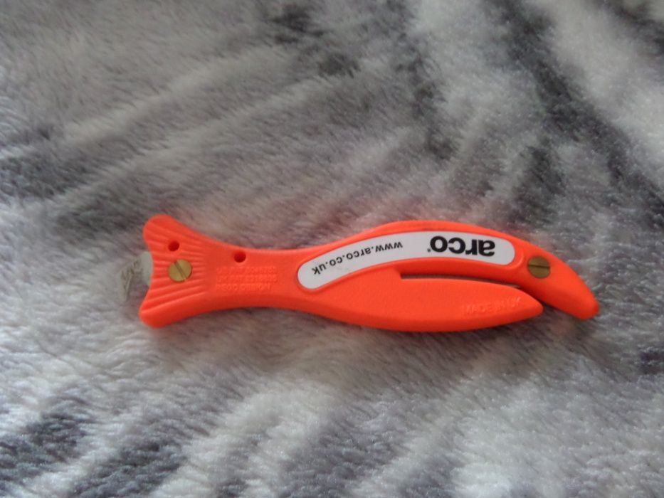 NÓŻ BEZPIECZNY OCHRONNY Safety knife Nowy mega jakosc, wygodny w użyci