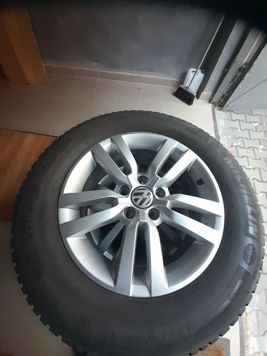 Sprzedam felgi aluminiowe 16 z oponami zimowymi z 2012 roku.