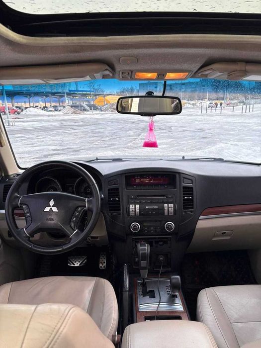 Mitsubishi Pajero Wagon 4