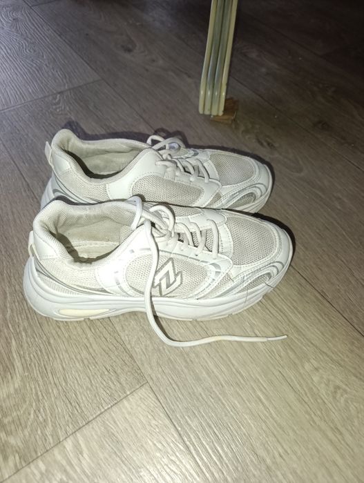 Кросівки жіночі 38.5 р.