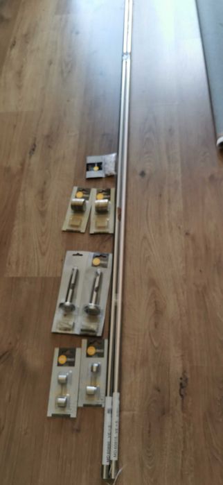 Varão e suportes para cortinado