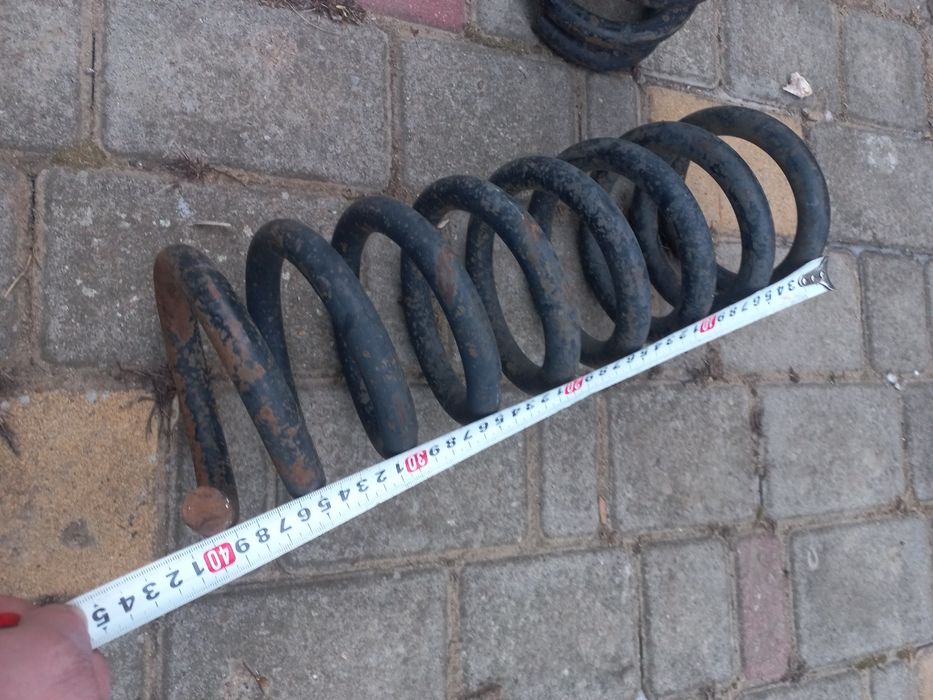 Пружина передняя