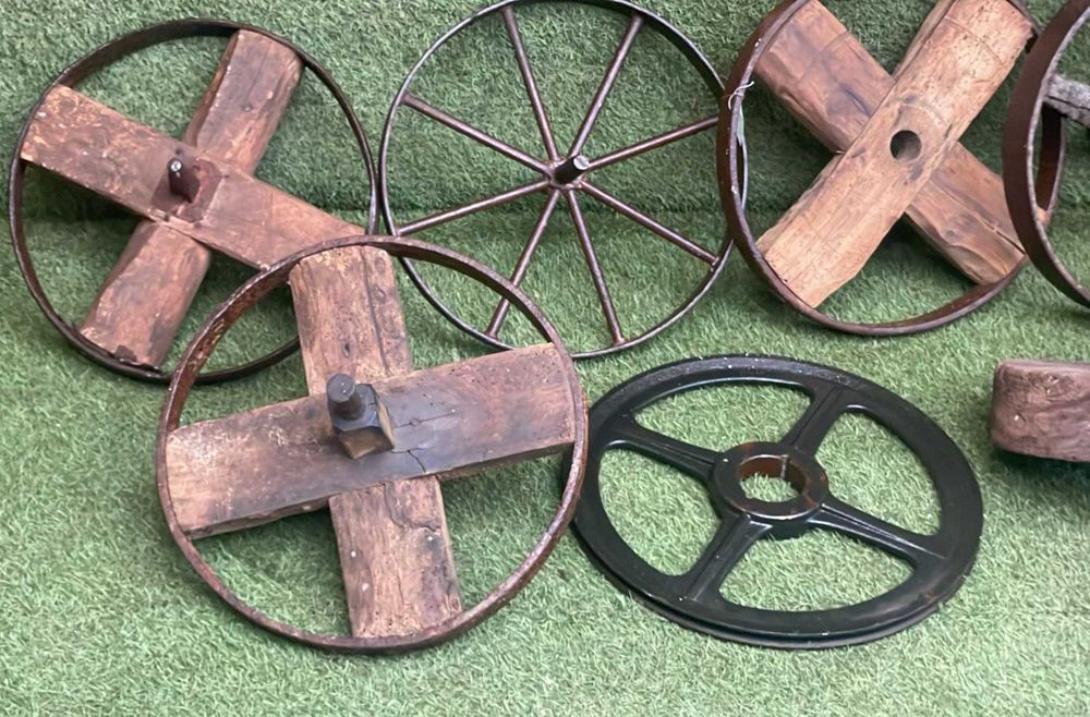 Rodas de engenhos de ferro e madeira - Antigas
