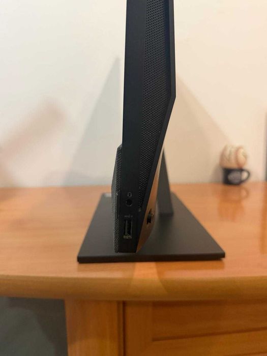 Oportunidade! HP Pavilion All-in-One 24-k0xxx em Excelente Estado + Teclado warrior com LED