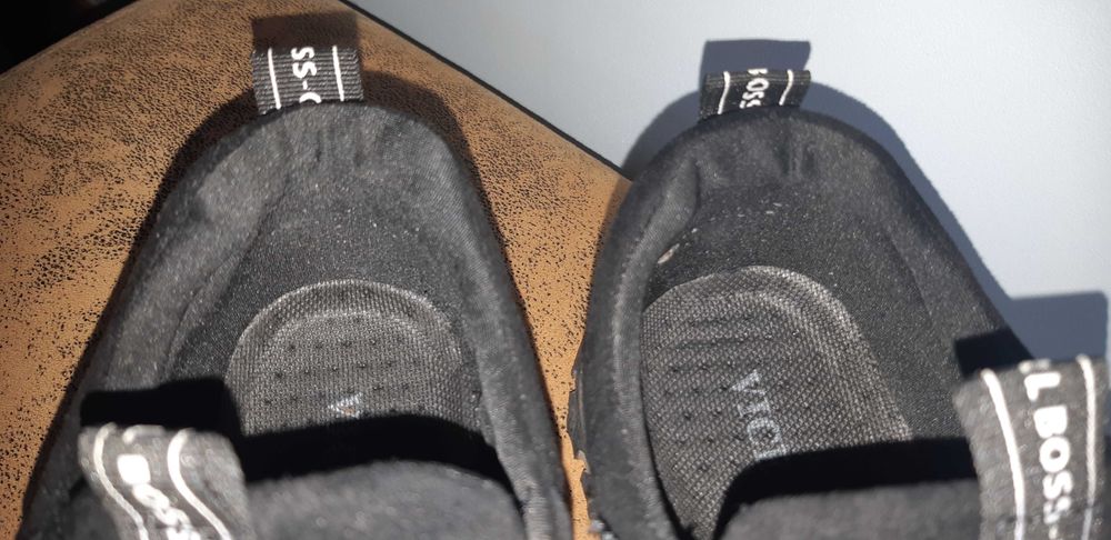 Czarne buty z born2be