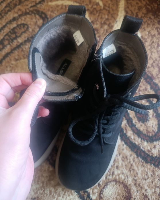 Продам женские ботинки из натуральной кожи нобук