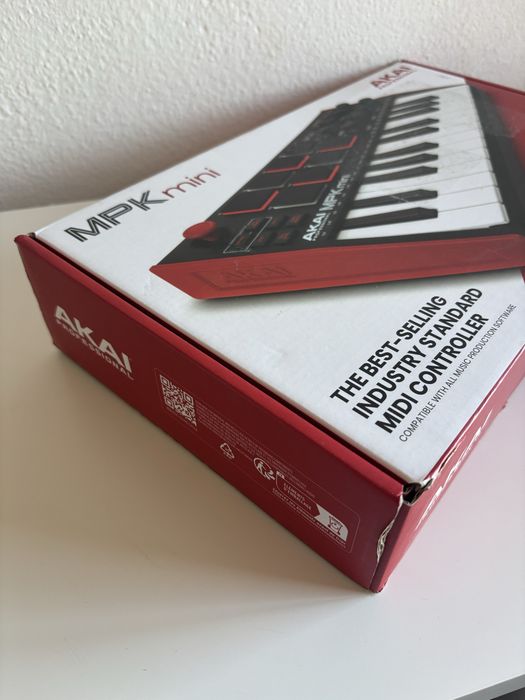 Akai Professional MPK Mini MK3  Teclado Controlador MIDI usb 25 Teclas  Novo