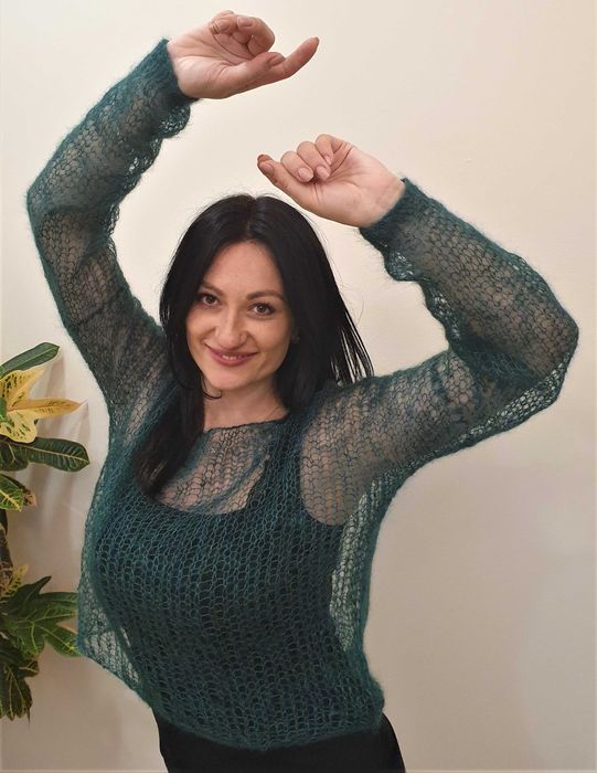 Verde camisola feita a mao. Green Oversized Cropped Pullover