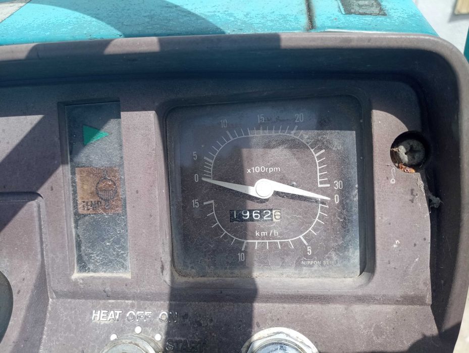 Tractor agrícola com 7 alfaias