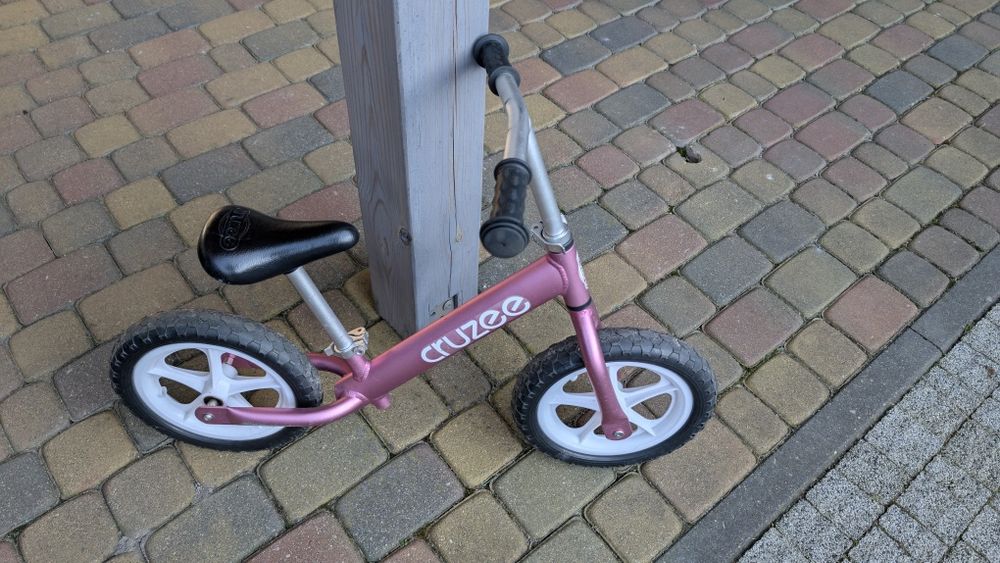 Cruzee rowerek biegowy różowy, białe koła