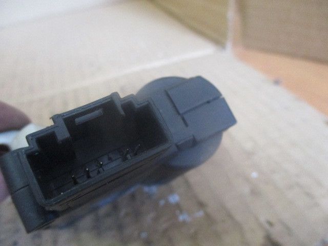Motor da comporta da sofagem AUDI A6 Avant (4F5, C6)