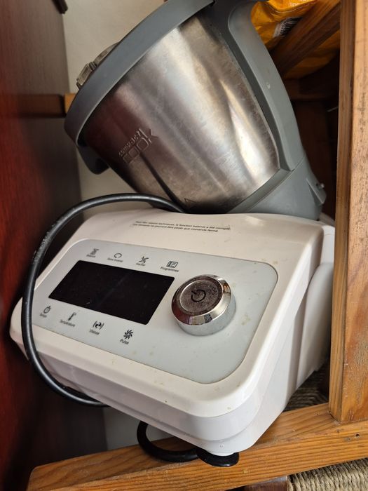 Robo de cozinha em bom estado