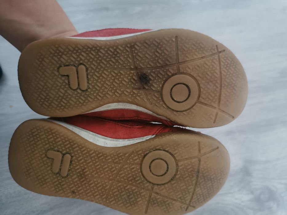 Czerwone buty Fila 28