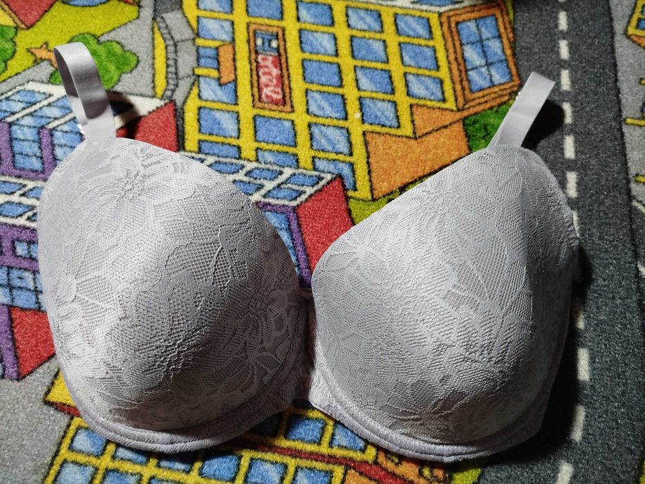 Nowy biustonosz marki Primark w rozmiarze 70H.