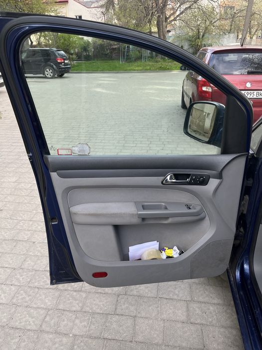 VW Caddy Maxi 2009рік оригінальний пасажир