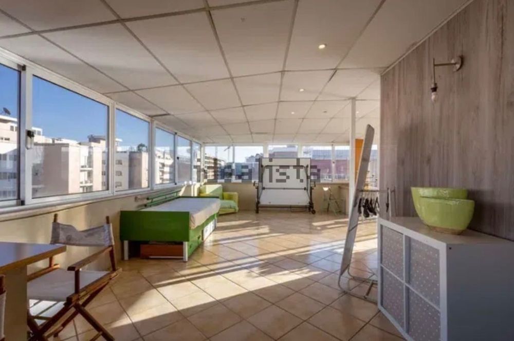 Apartamento T4 duplex com terraços e garagem