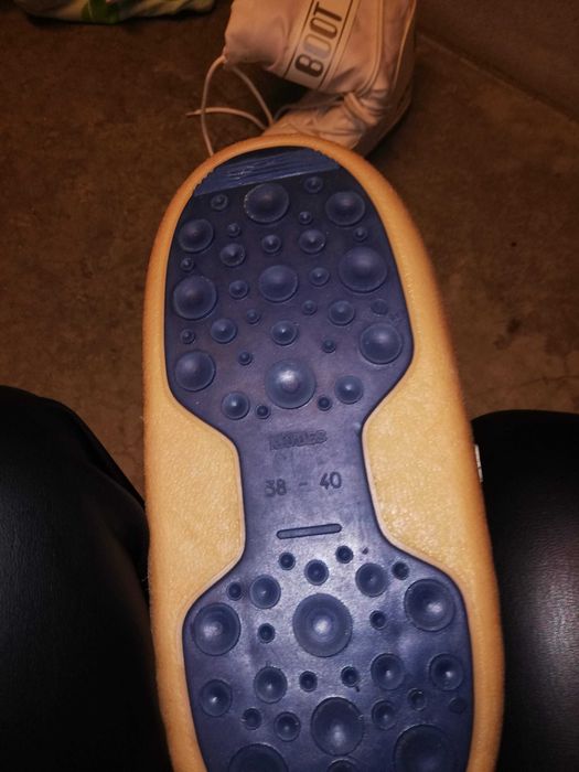 botas de neve com cordões