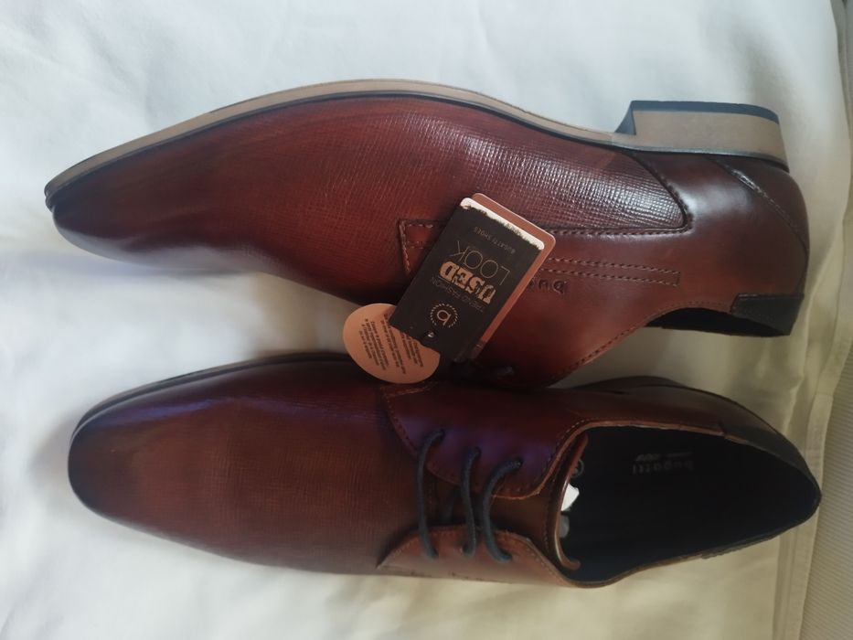 Buty ze skóry Bugatti .
