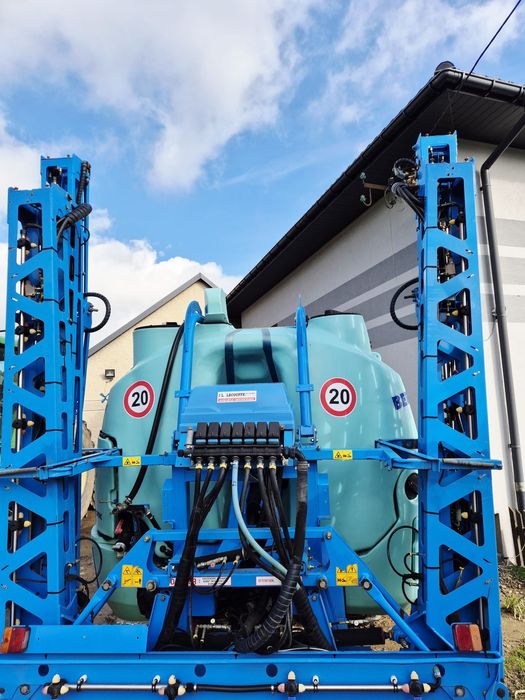 Opryskiwacz berthoud 7 sekcji 1200l 21m komputer brutto jaskułka film