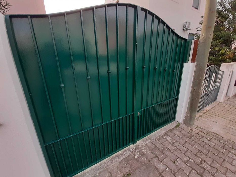Executo diversos trabalhos de serralharia e bricolage