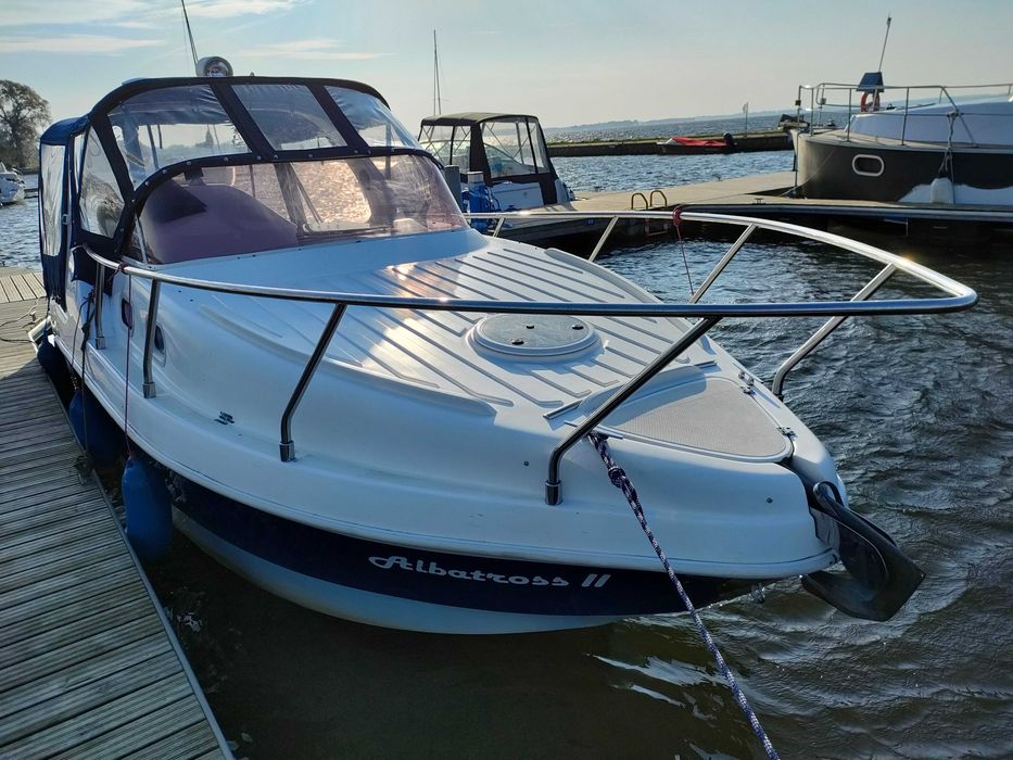 Łódź motorowa kabinowa zamiana auto przyczepa kempingowa camper inne