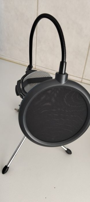 Dois microfones como novos