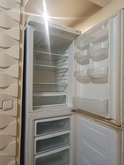 Холодильник LG..