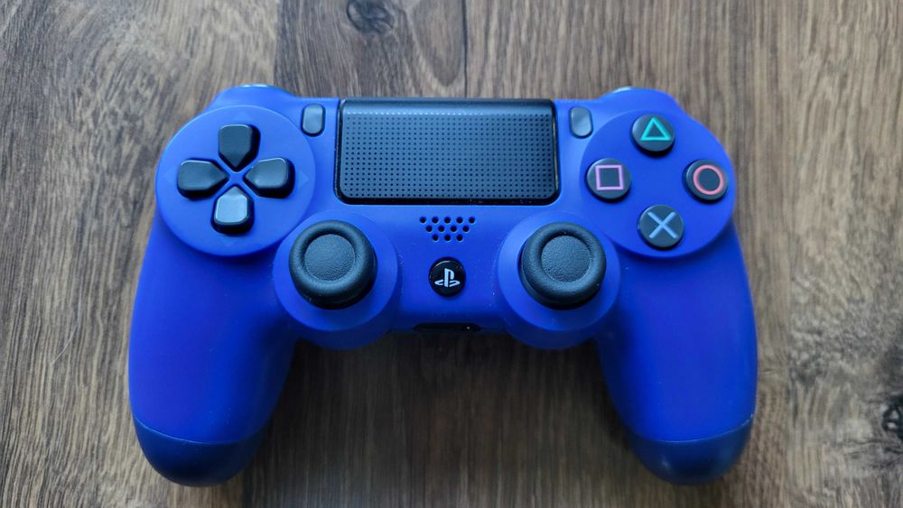 Konsola Play Station 4 (PS4) 1TB, 4 pady, ładowarka, kamera