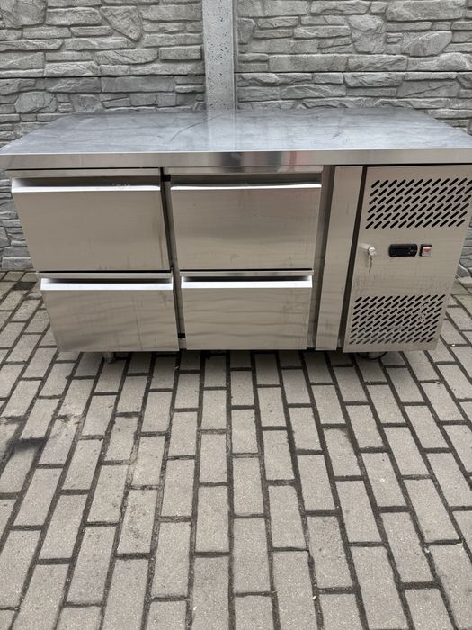 Stół chłodniczy z 4 szufladami  Hendi -2+8