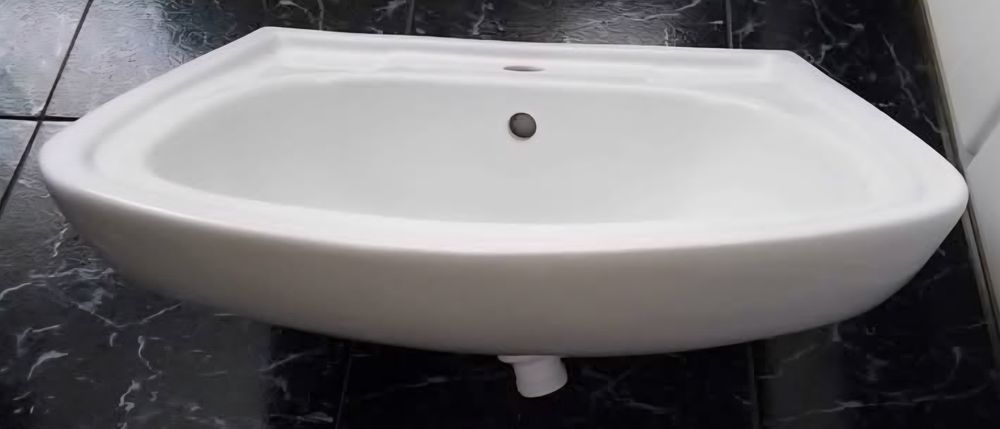 Lavatório totalmente novo muito pouco tempo de uso