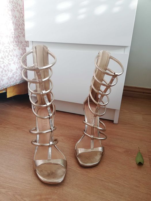 Sandálias gladiador Schutz douradas