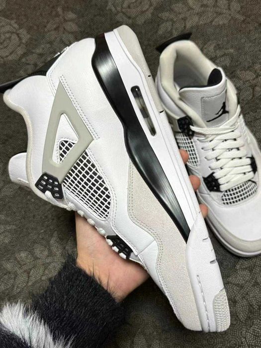 Jordan 4 Retro Military Black r.42