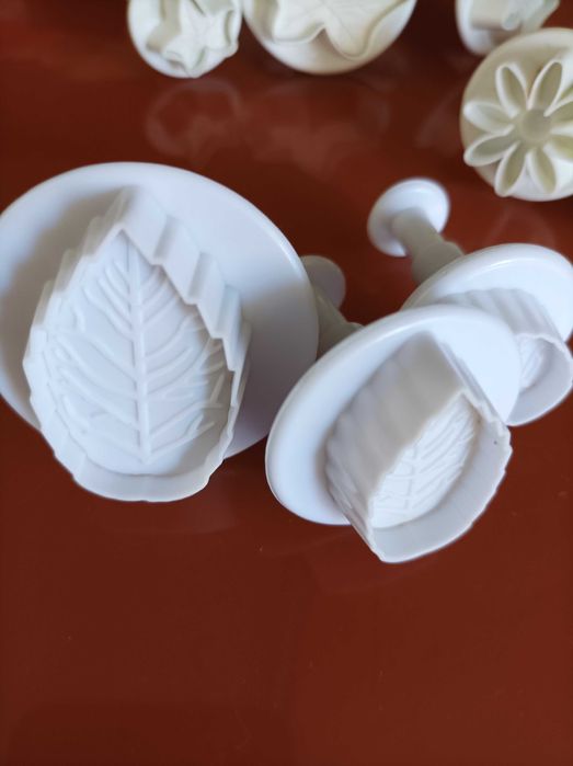 Conjunto de Cortadores com ejetor para Cake design folhas/flores