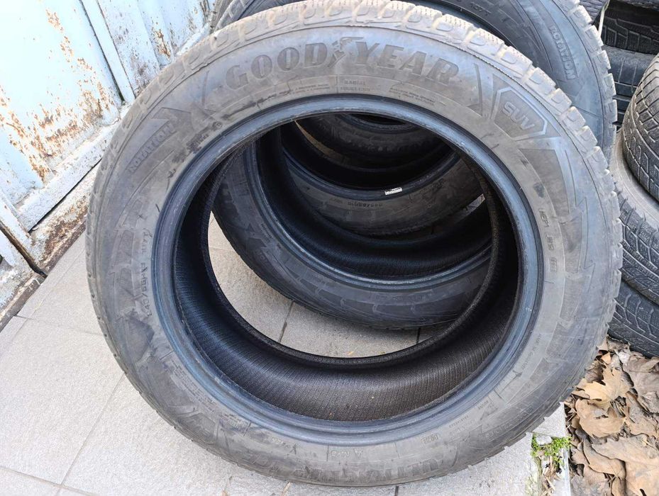 Продам комплект шин Goodyear UltraGrip 245/55 R19