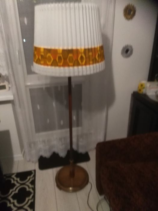 Lampa stojąca z abażurem