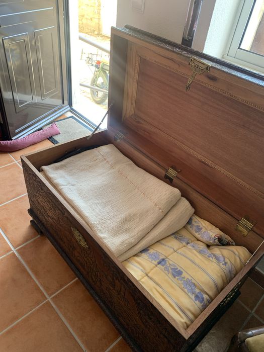 Arca de madeira trabalhada