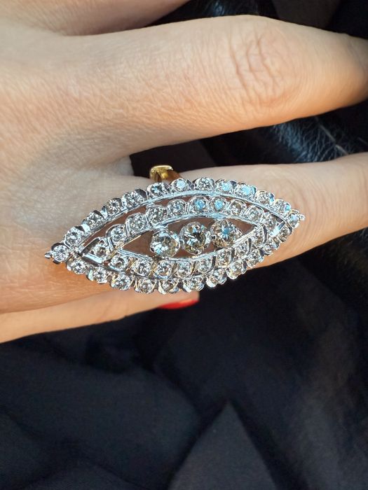 Золотое кольцо с бриллиантами