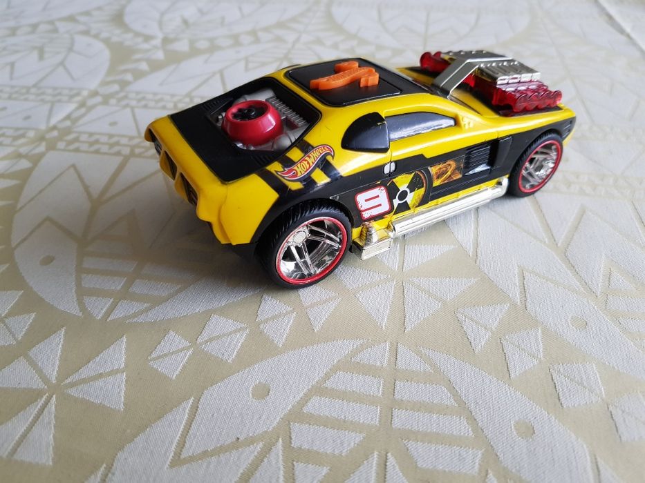 Auto hot wheels  interaktywne