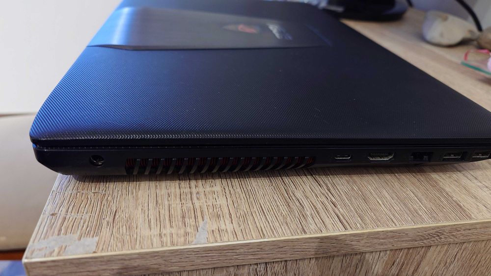 ASUS Laptop Computer444366446711296004