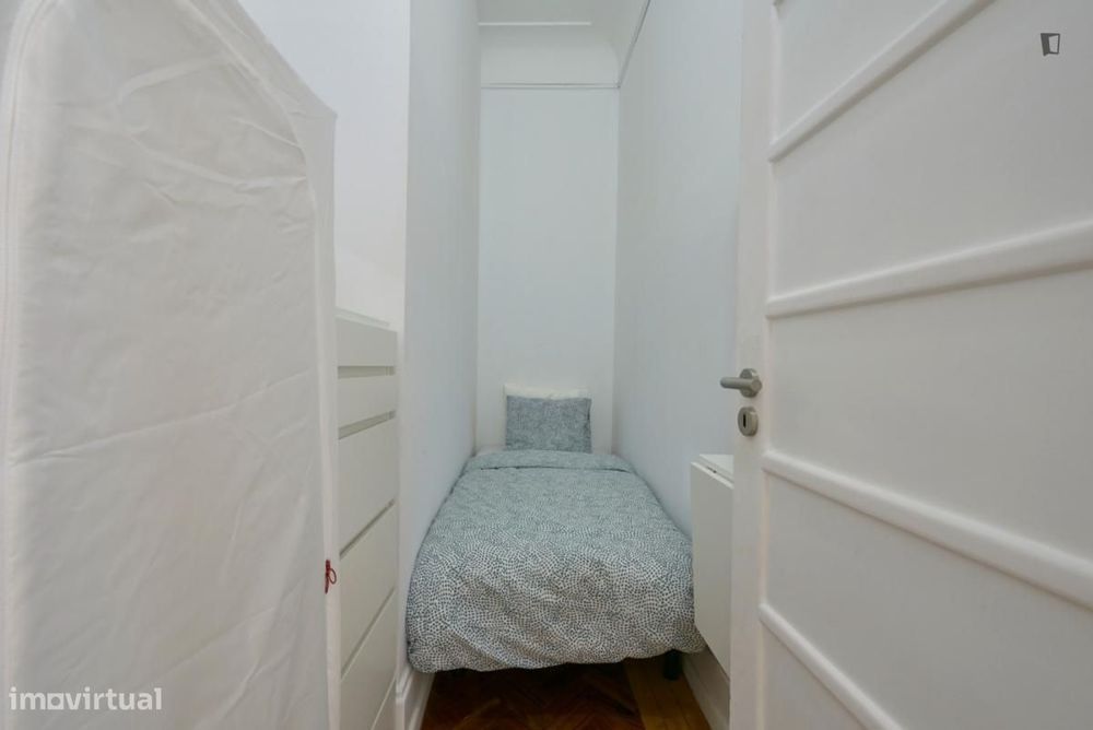 Quarto - localizado em Marquês de Pombal Lisbon