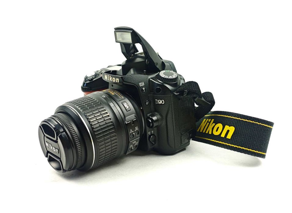 Дзеркальний фотоапарат Nikon D90 KIT 18-55мм 16Gb [