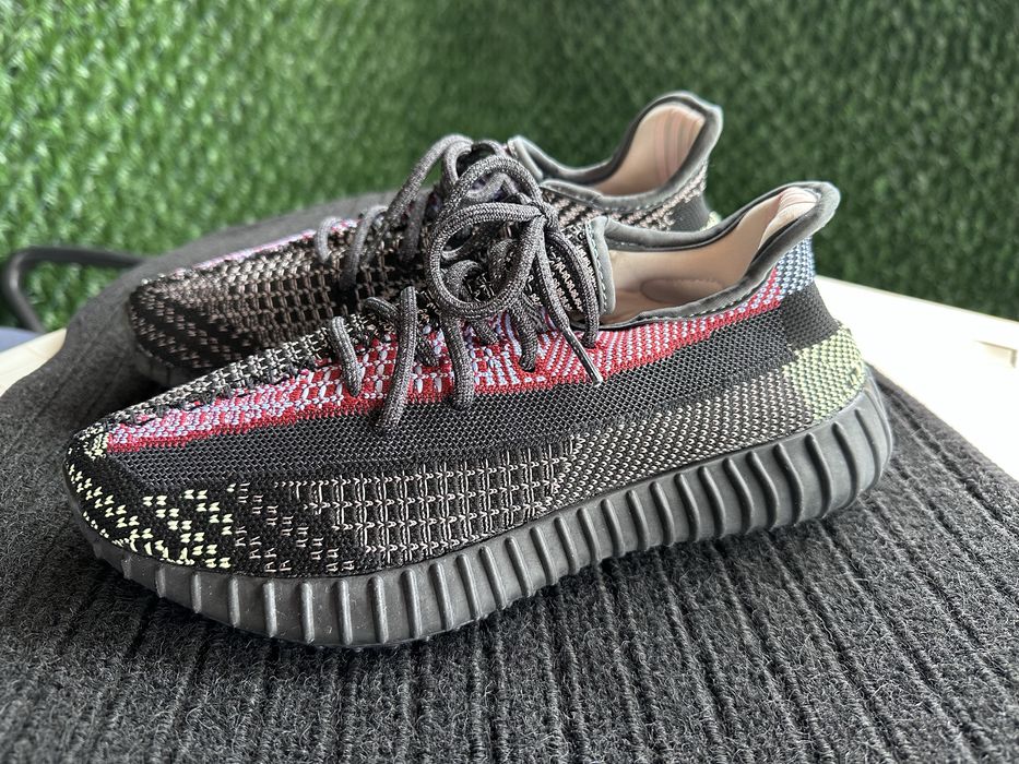 Кроссовки Adidas Yeezy Boost 350 V2 модели «Yecheil» reflective