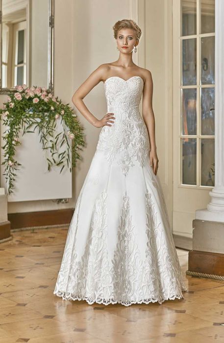 Elegancka suknia ślubna w rozmiarze 36